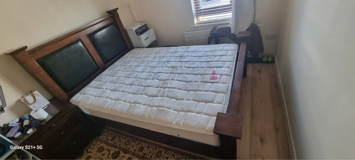 1 solid wood king size 5ft bed inc 2 side lockers - Image 1