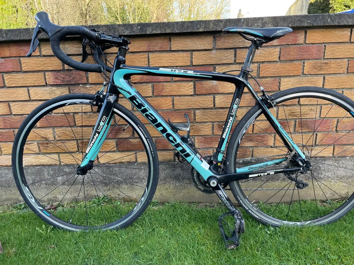 Bianchi Sempre Pro Carbon Road Bike - Image 4