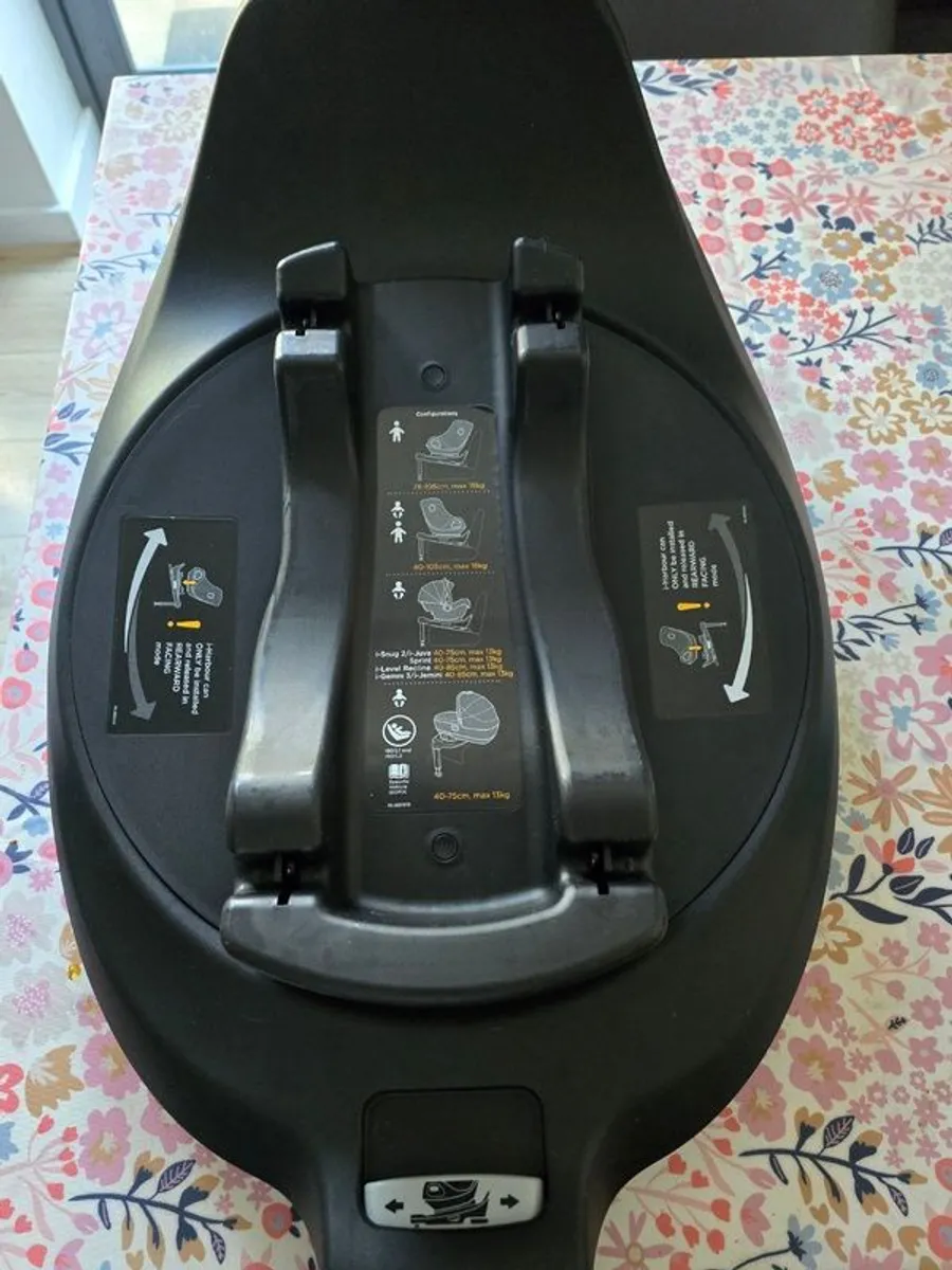 Joie isofix base and car seat - Image 3