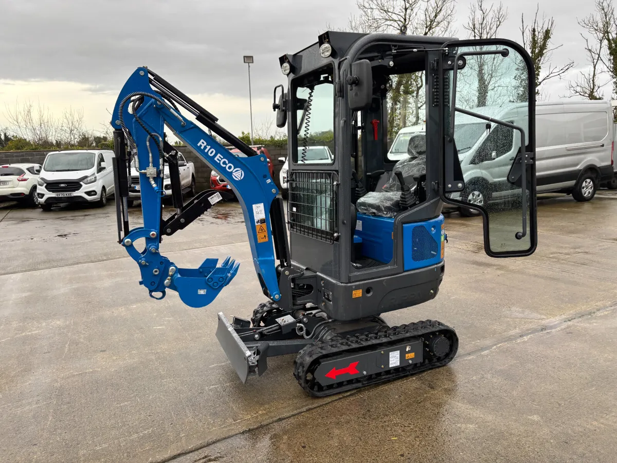 New Model Cabbed Rippa R10 Mini digger - Image 4