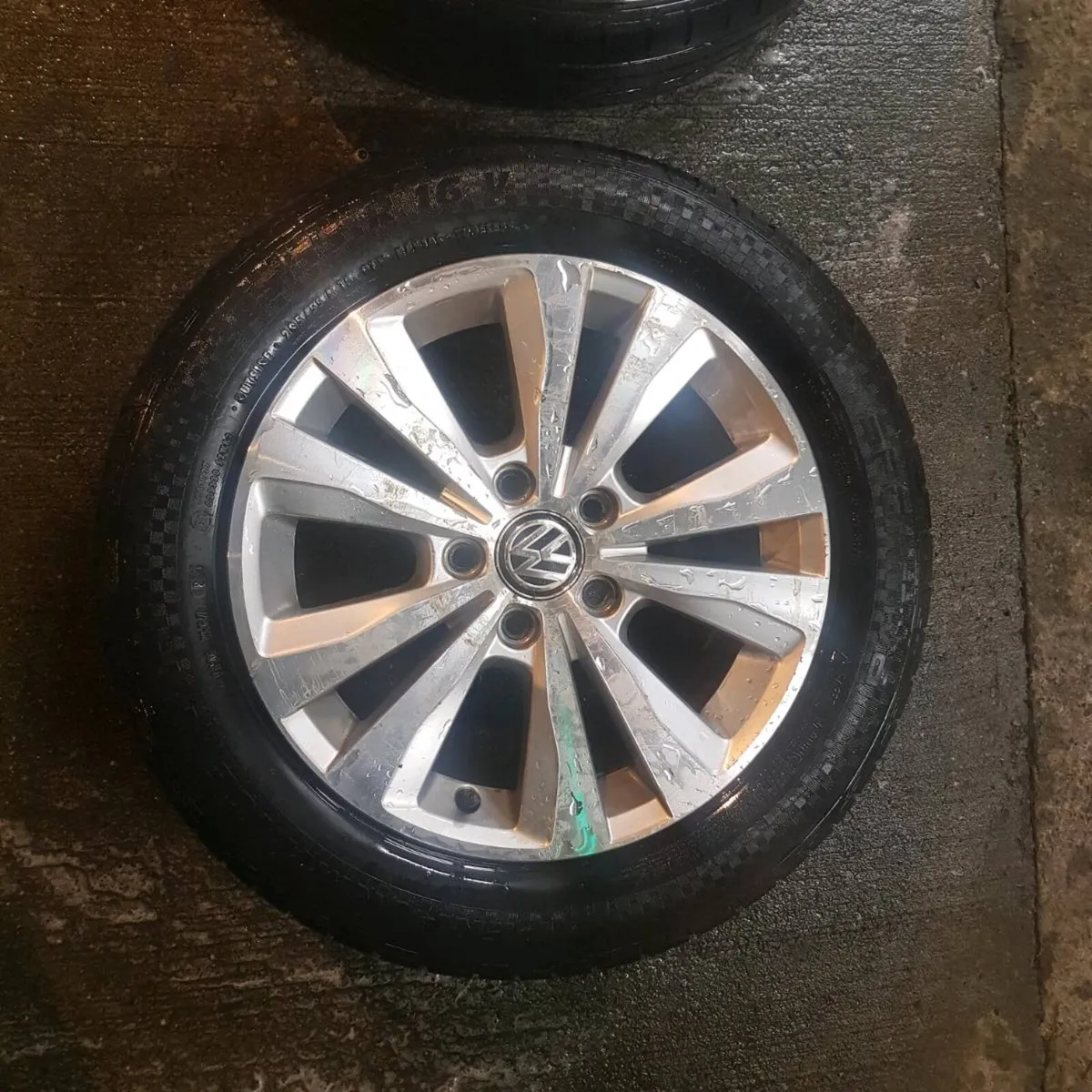 Volkswagen alloys + tires - Image 4