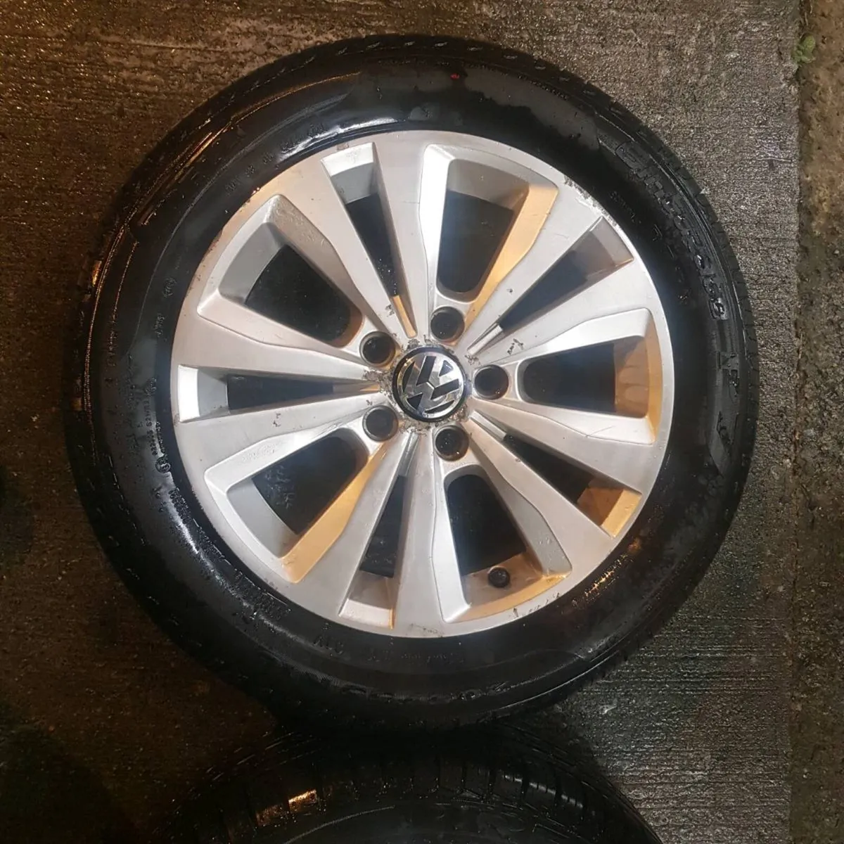 Volkswagen alloys + tires - Image 1
