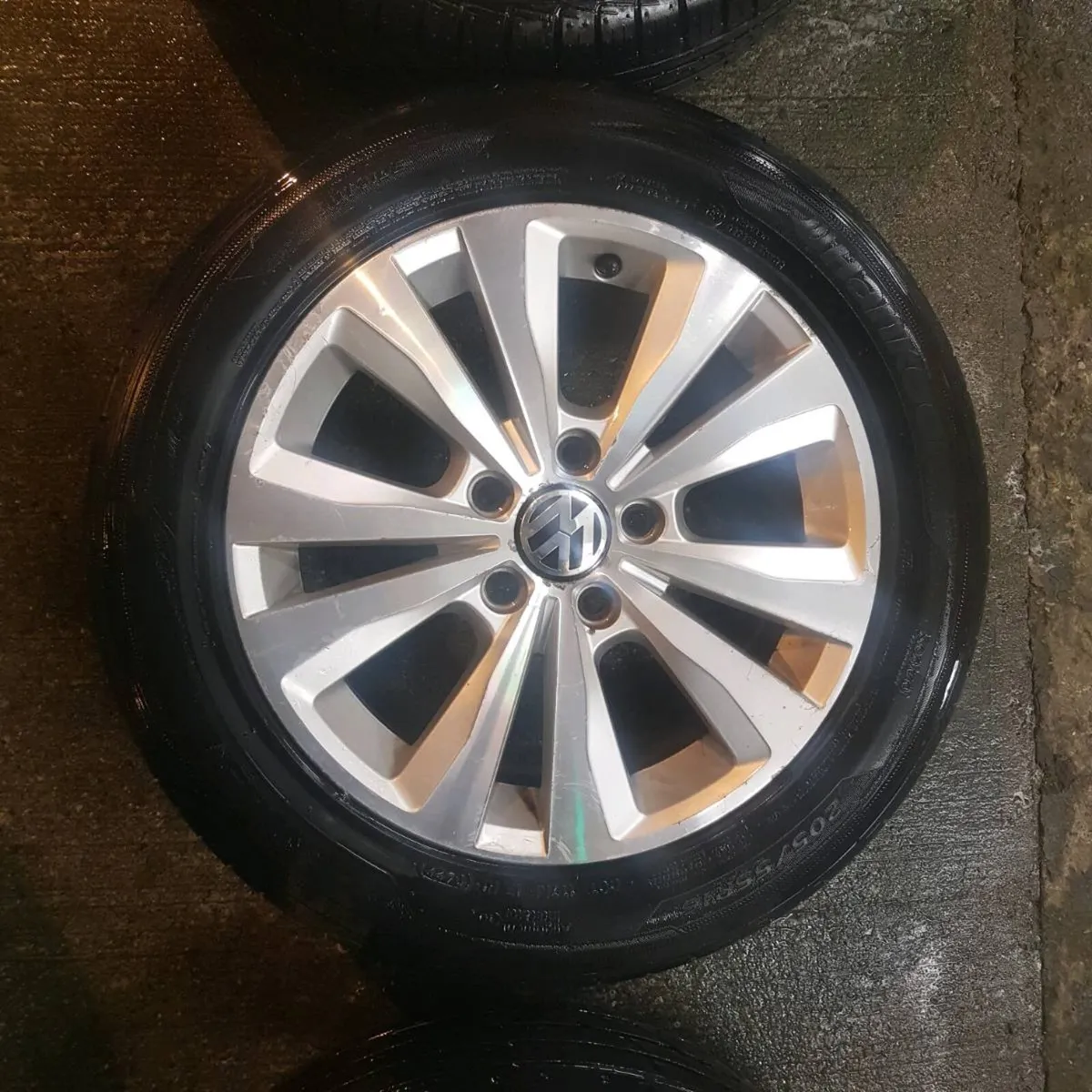 Volkswagen alloys + tires - Image 3