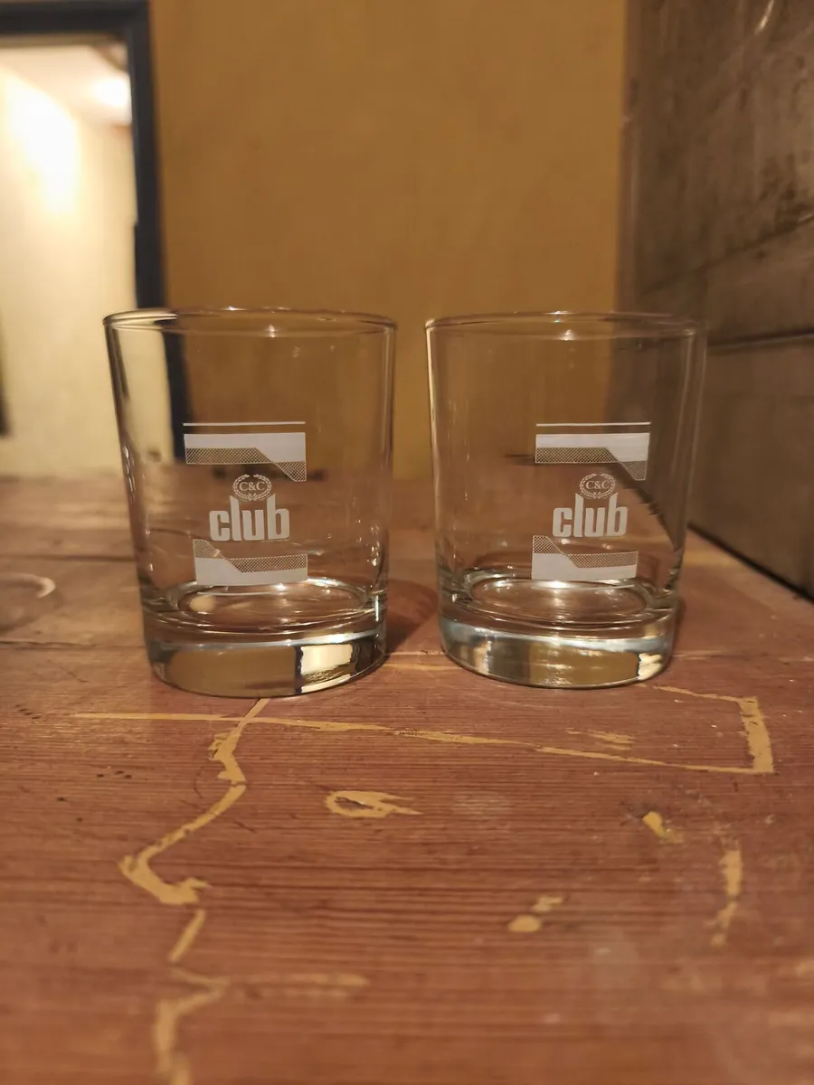 6 Club orange glasses