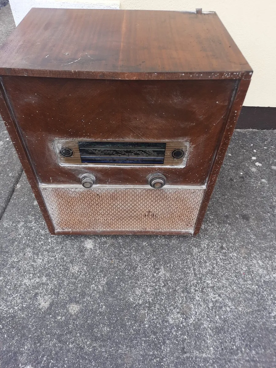 Antique radio - Image 1