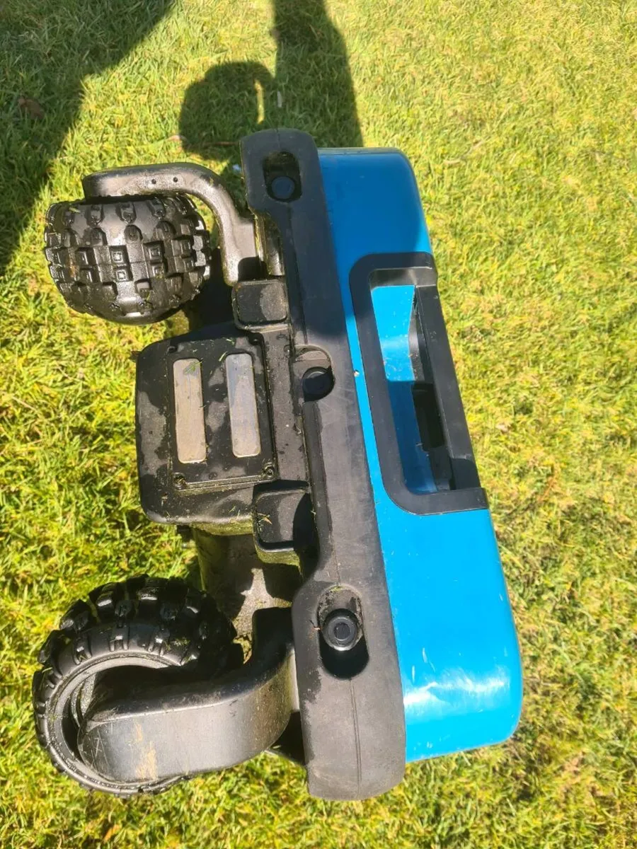 Wiper Quad Elite Q350 robot mower - Image 3