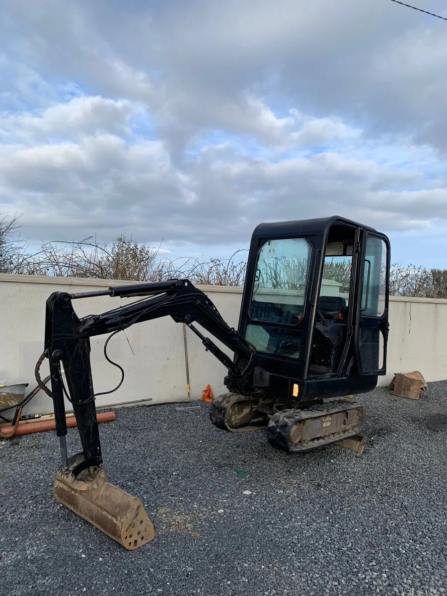 bobcat 1.7 ton digger - Image 1