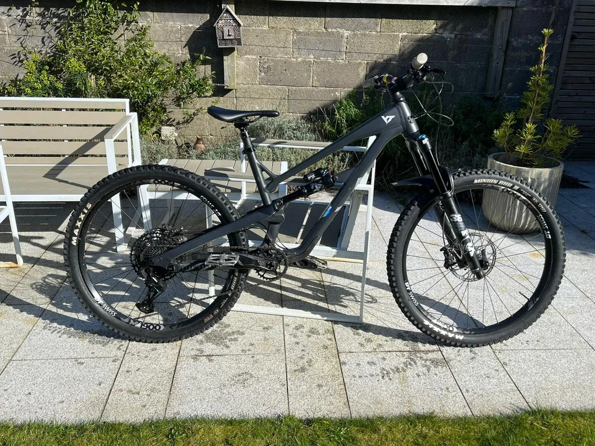 YT Jeffsy Core 2 mountain bike - full sus - Image 1