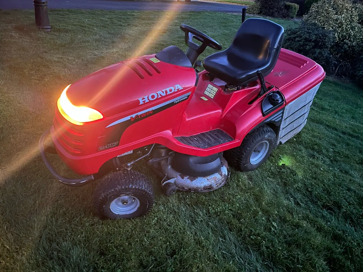 Honda 2417 Lawnmower - Image 1