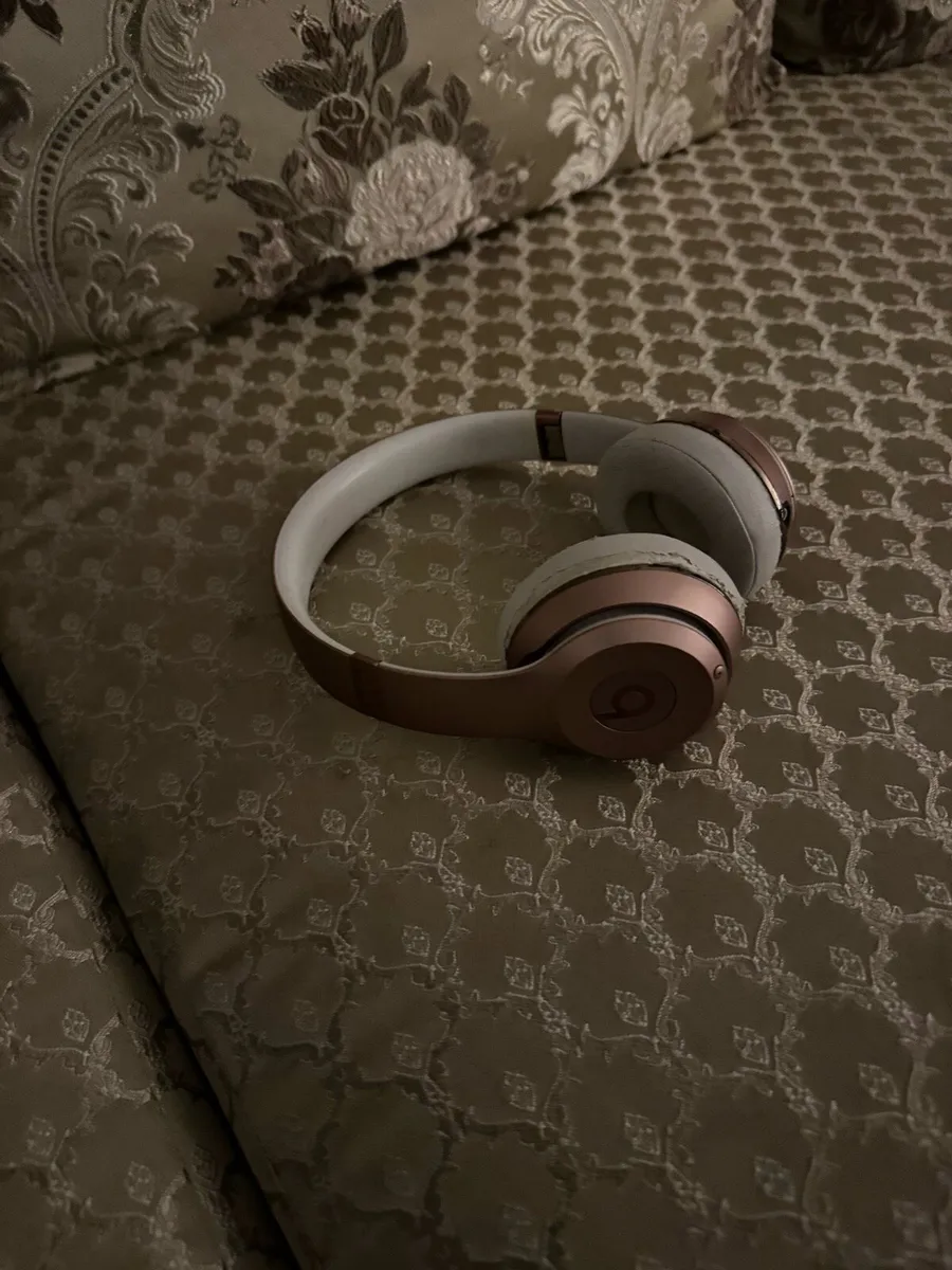 Beats Solo 3 - Image 2