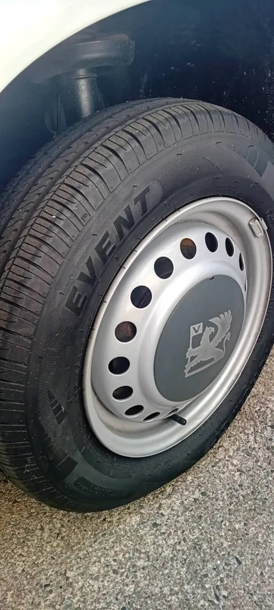 Vintage car - Image 2