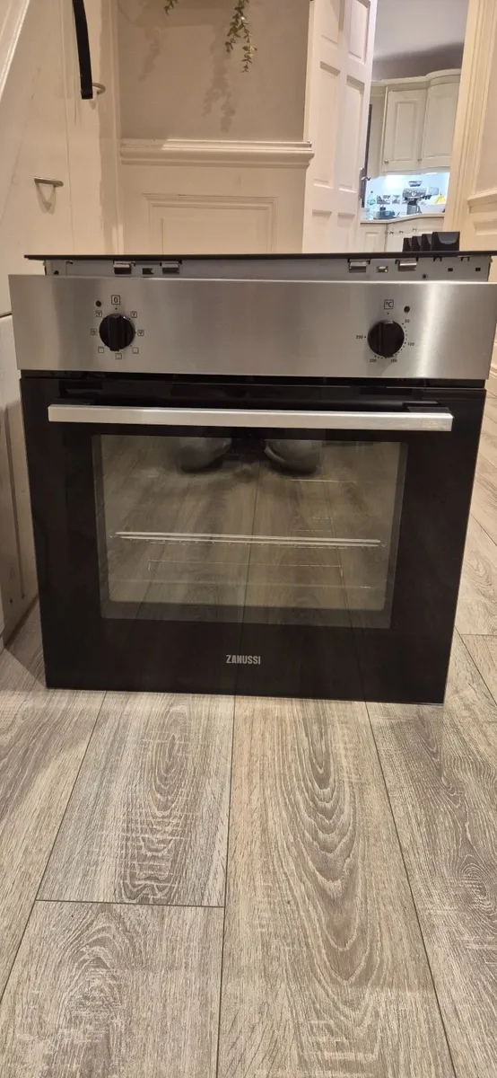 Oven and hob - Image 1