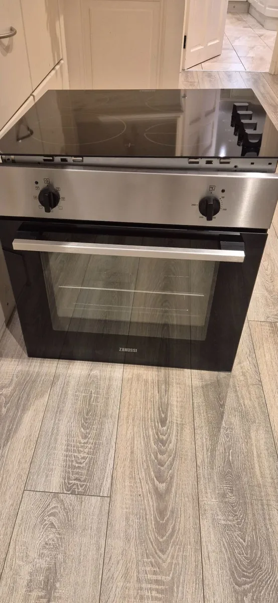 Oven and hob - Image 2