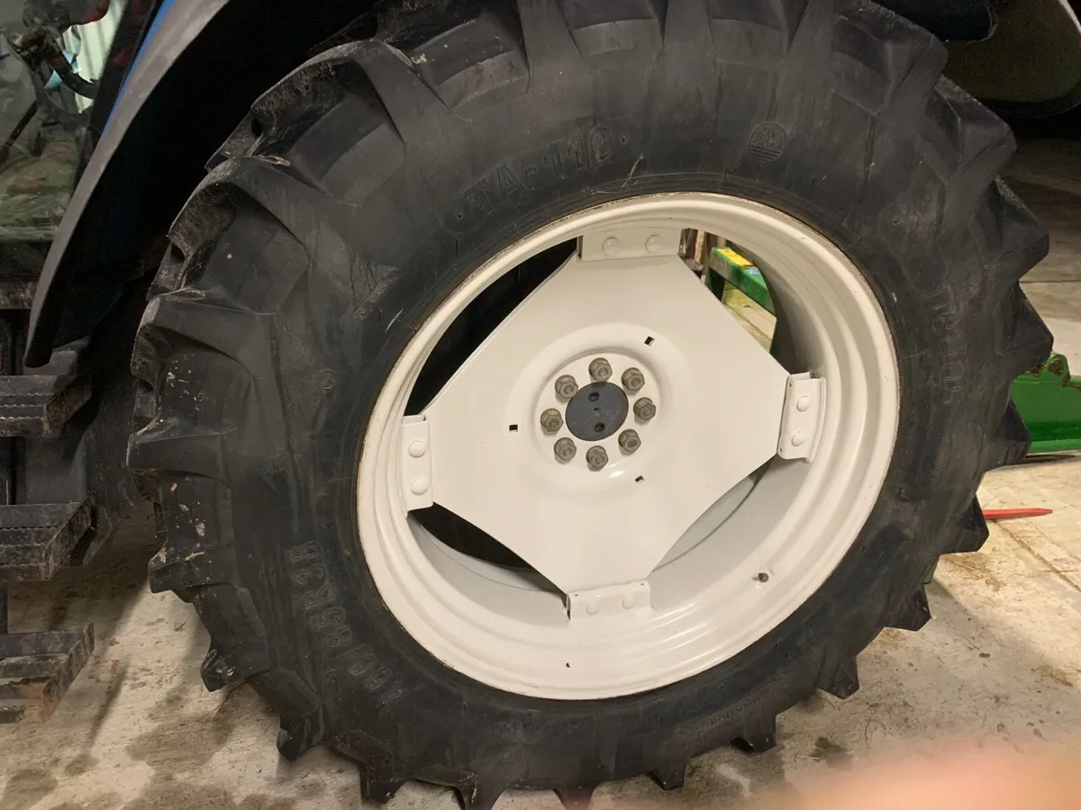 Tractor tyres - Image 1