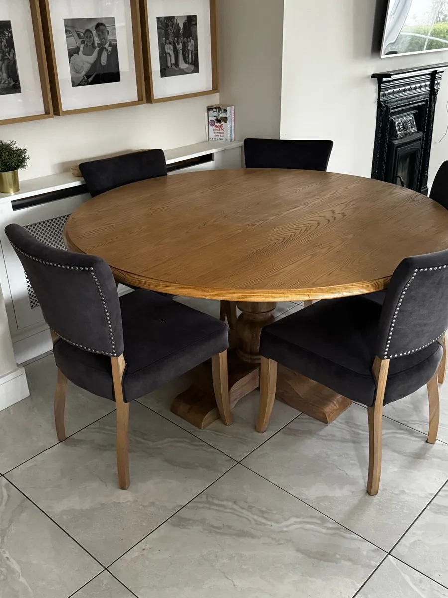 Dining table & 5 chairs - Image 1