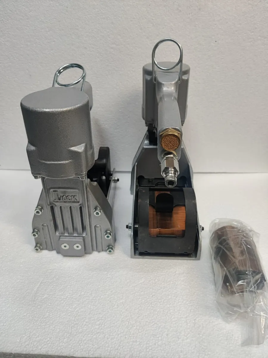 Top closing staplers with clamping anvils - Image 4