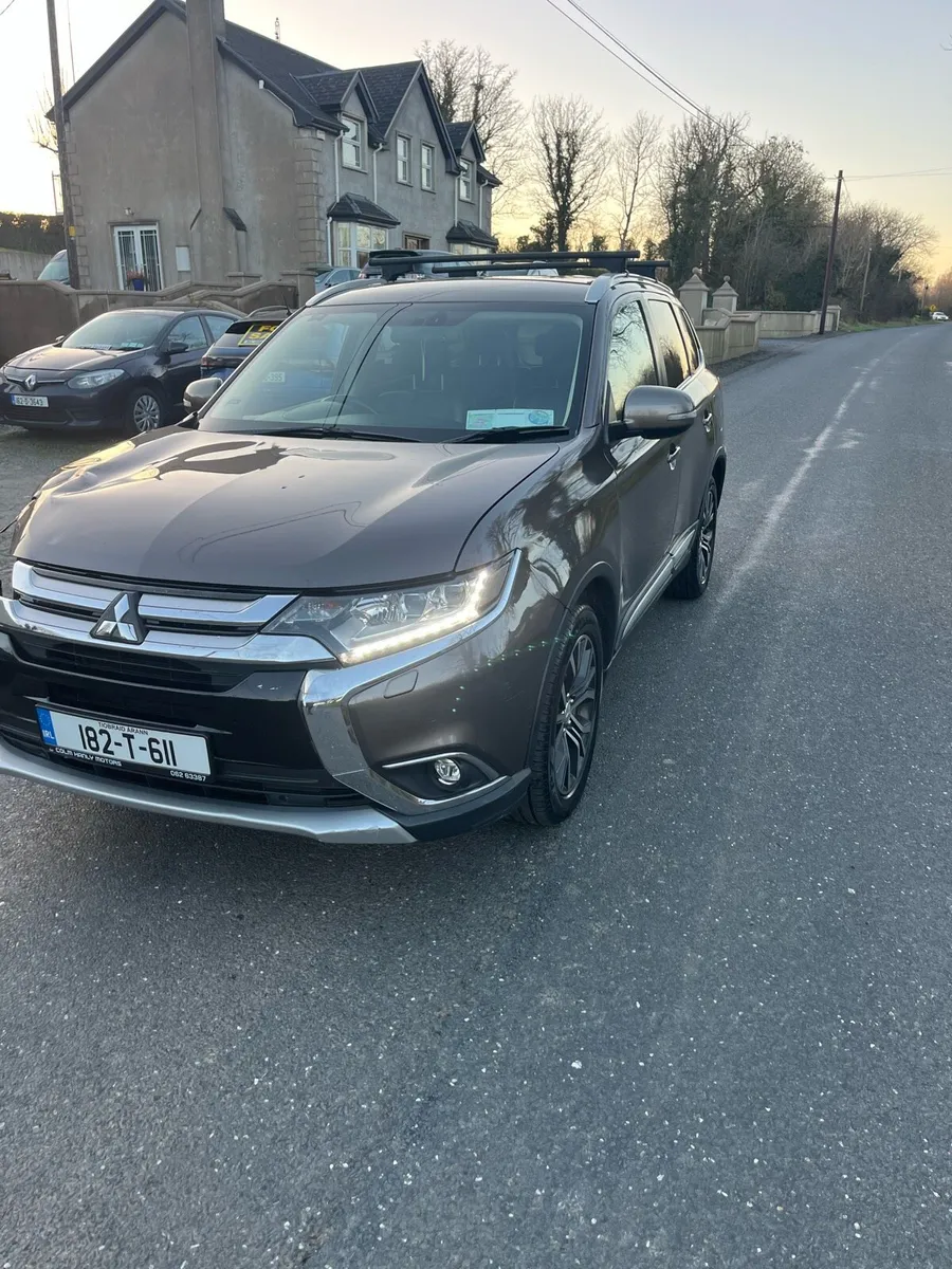 2018 Mitsubishi outlander - Image 1