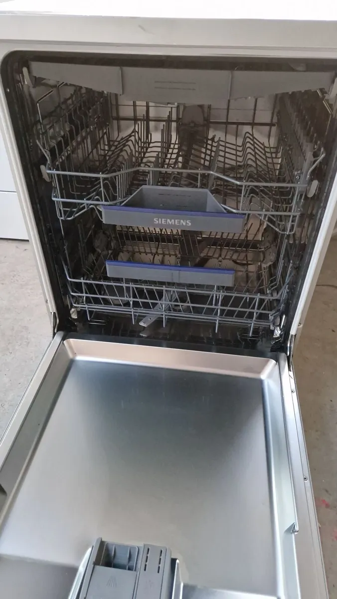 Siemens IQ300 Dishwasher - Image 3