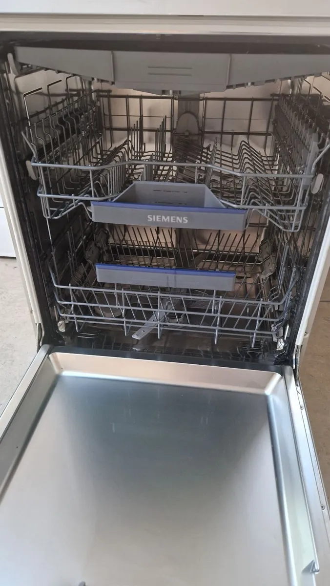 Siemens IQ300 Dishwasher - Image 4