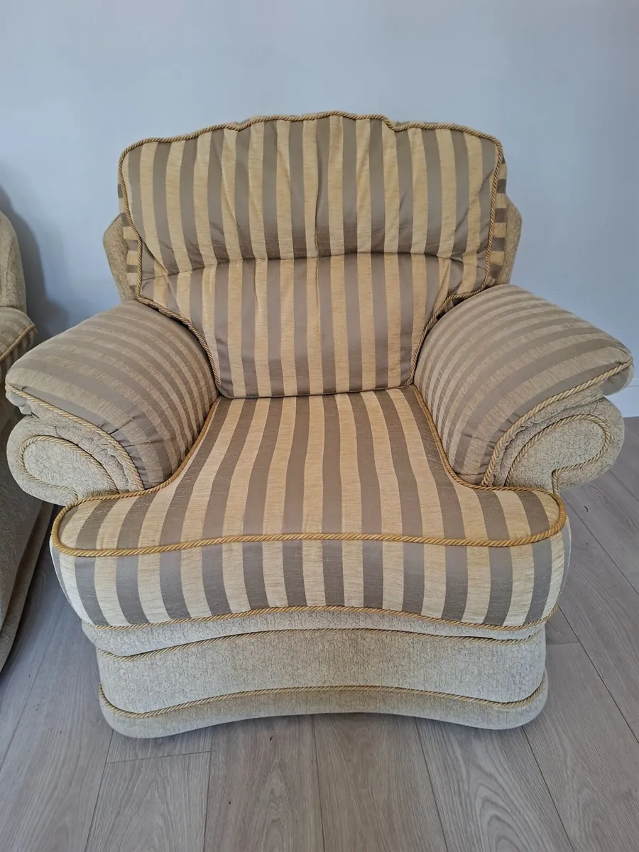 3 piece suite of furniture - Image 3