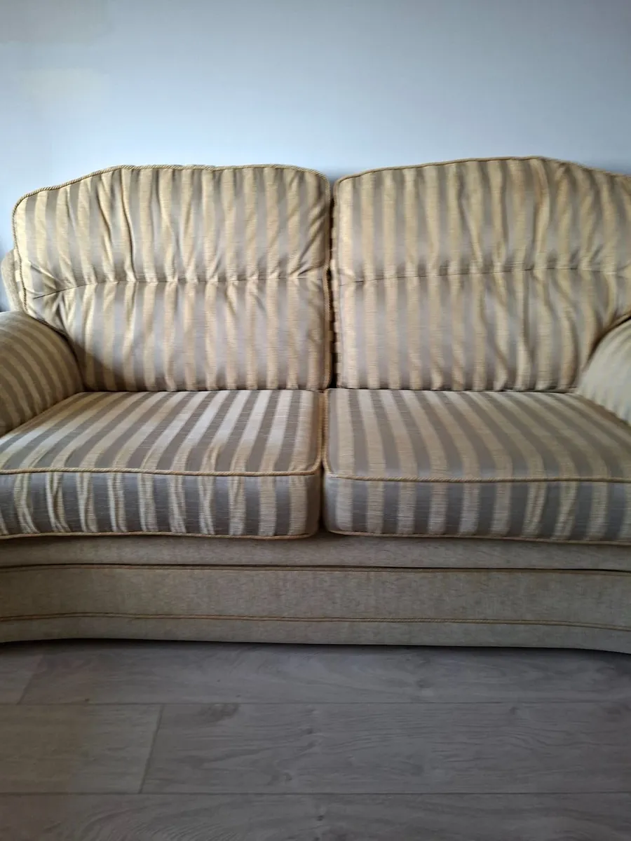 3 piece suite of furniture - Image 1