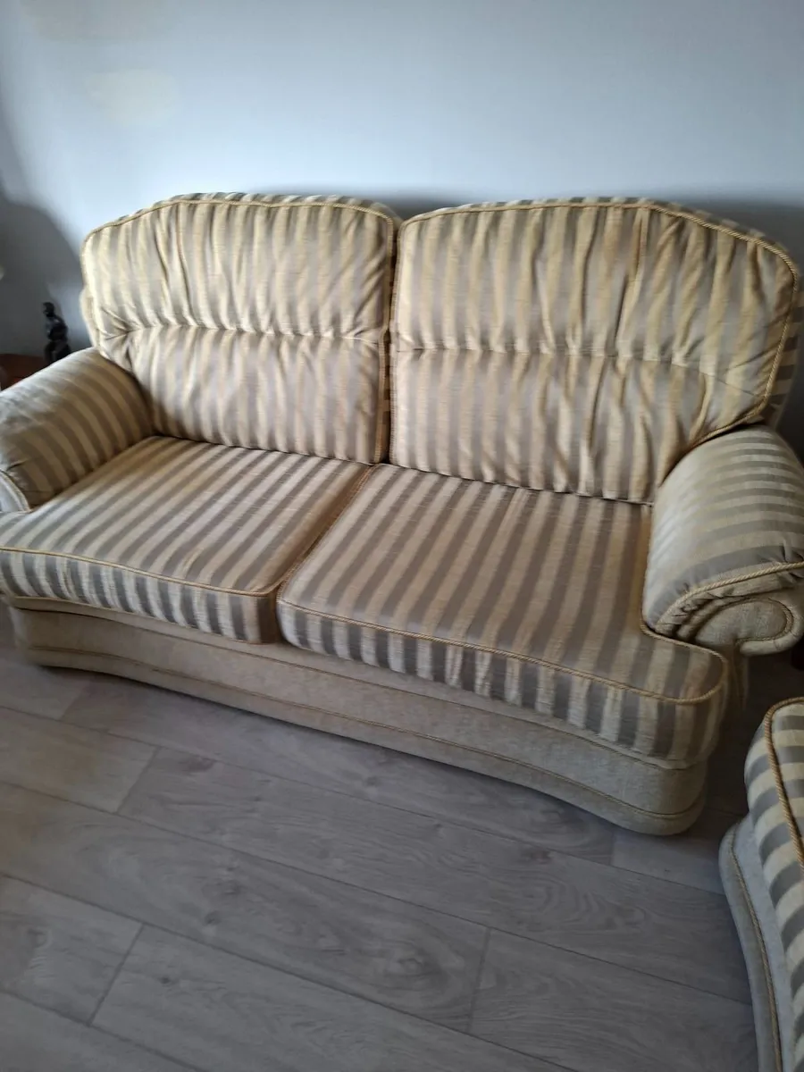 3 piece suite of furniture - Image 2