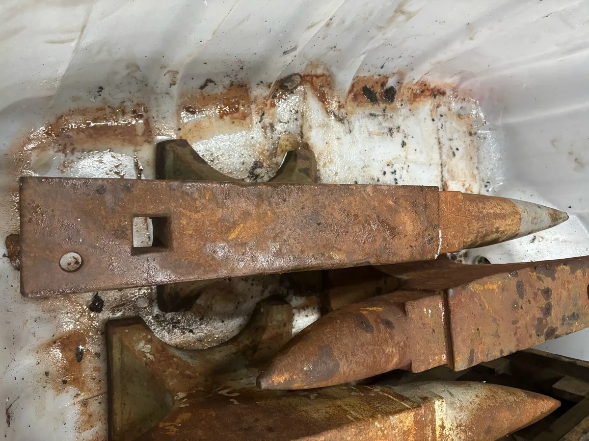 PETER WRIGHT 3 cwt & 4cwt ANVILS - Image 3