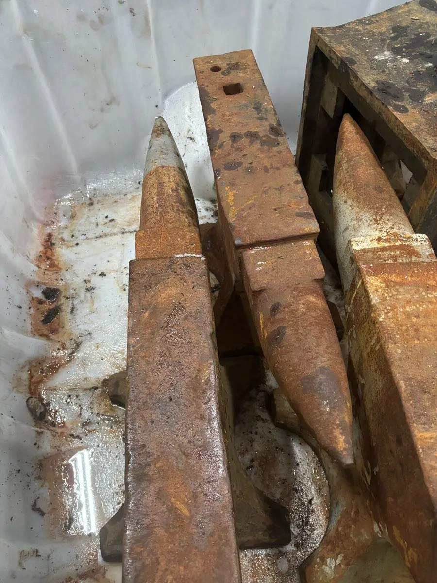 PETER WRIGHT 3 cwt & 4cwt ANVILS - Image 4