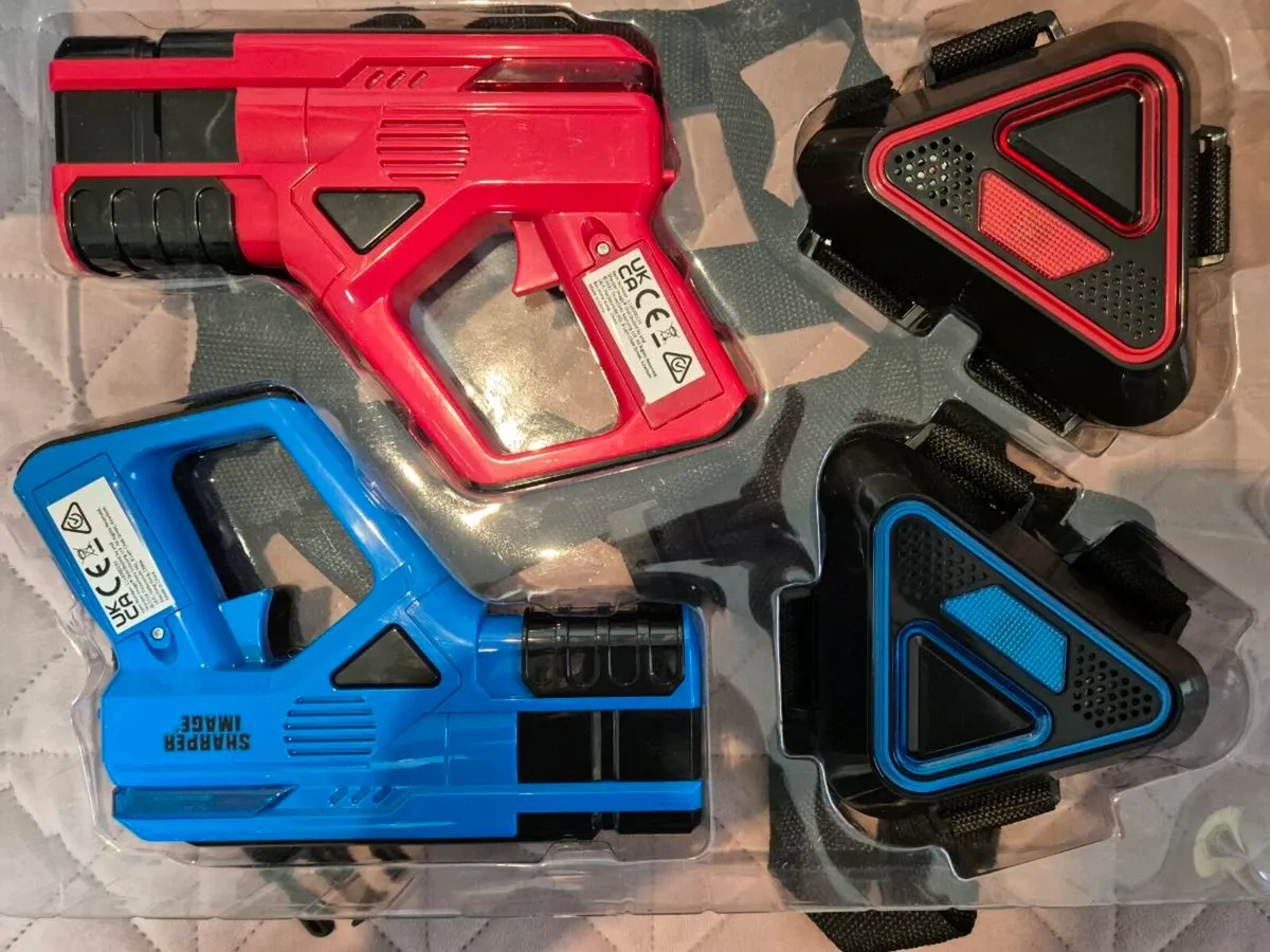 SHARPER IMAGE, electronic laser tag - Image 2