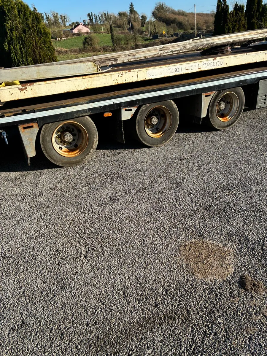 Stepframe flat trailer - Image 3