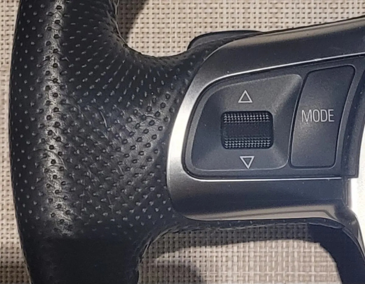 Audi flat bottom steering wheel - Image 3