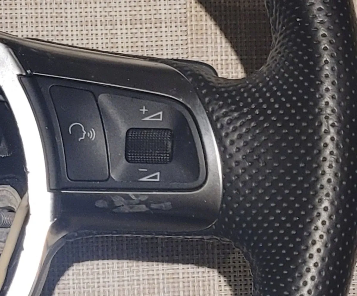 Audi flat bottom steering wheel - Image 4