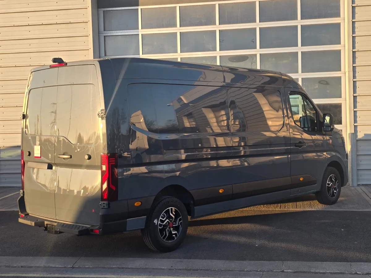 Renault Master Exclusive L3H2 170BHP Auto - Image 4