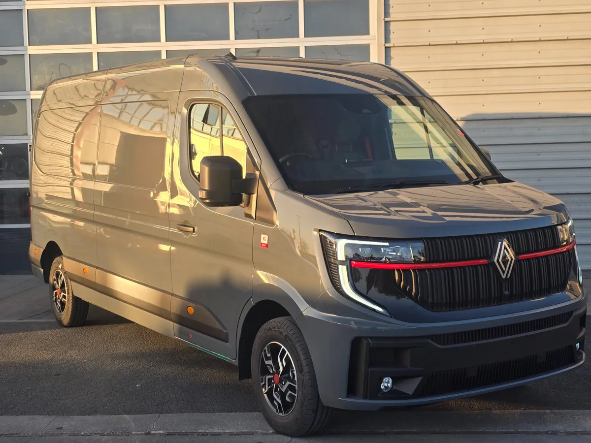 Renault Master Exclusive L3H2 170BHP Auto - Image 1