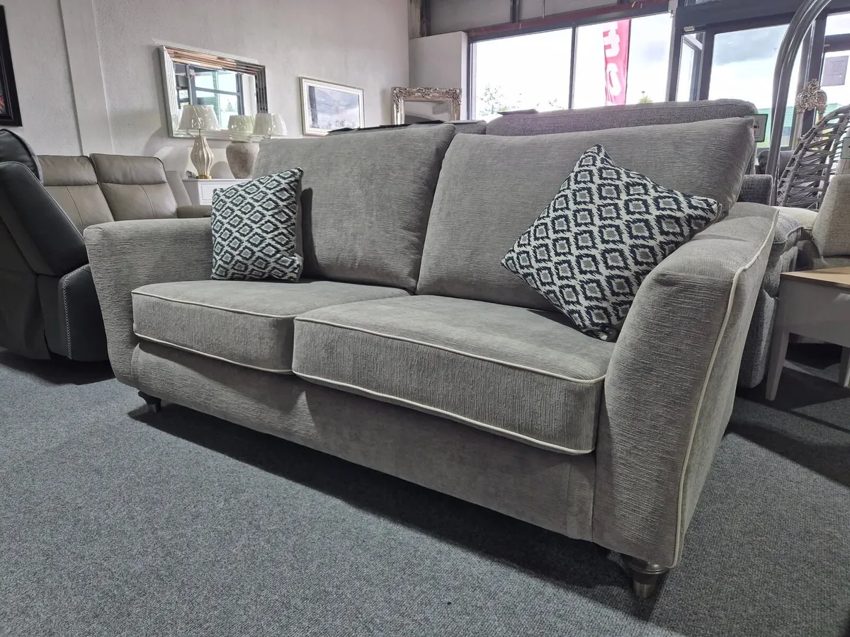 Irish Made Suite 3 1 1 - Image 1