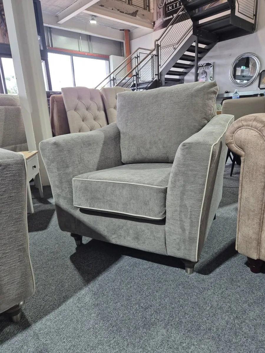 Irish Made Suite 3 1 1 - Image 2