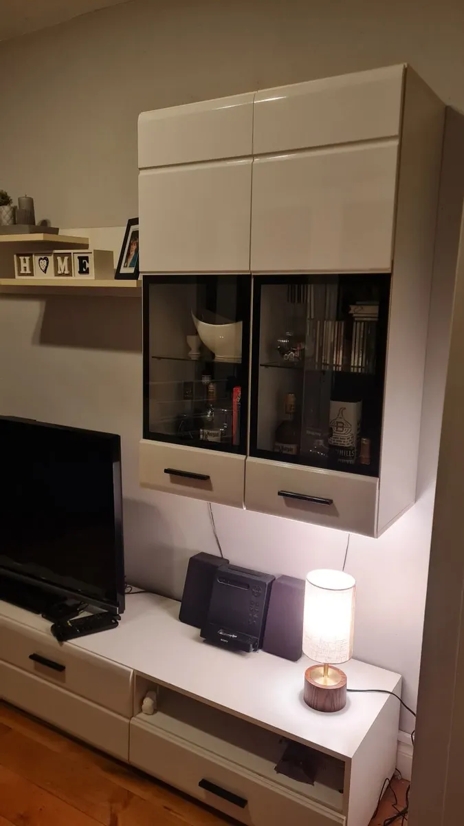 Wall & floor media centre - Image 2