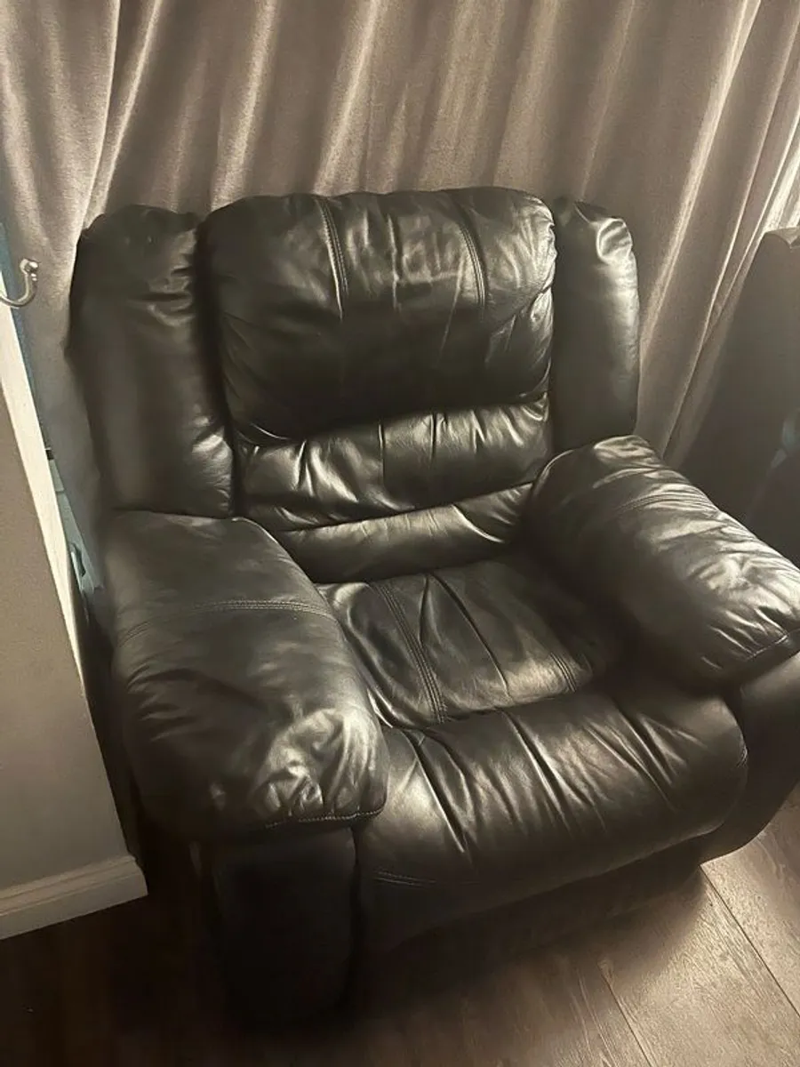 Leather Recliner Suite - Image 1