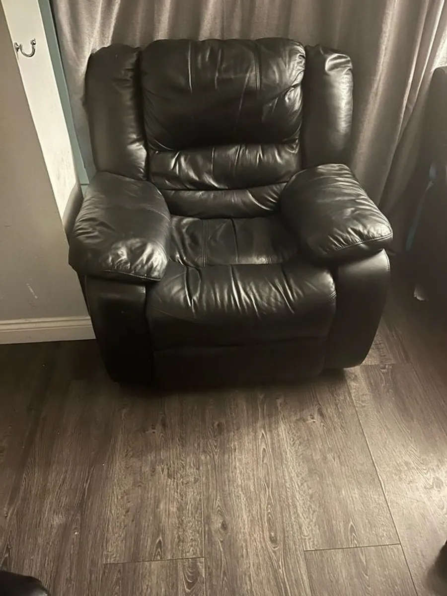 Leather Recliner Suite - Image 2