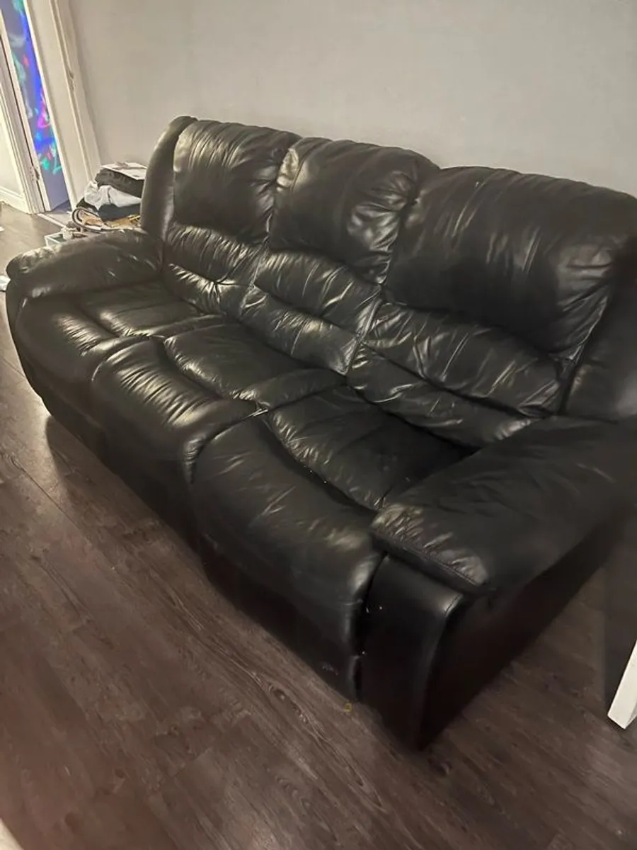 Leather Recliner Suite - Image 3