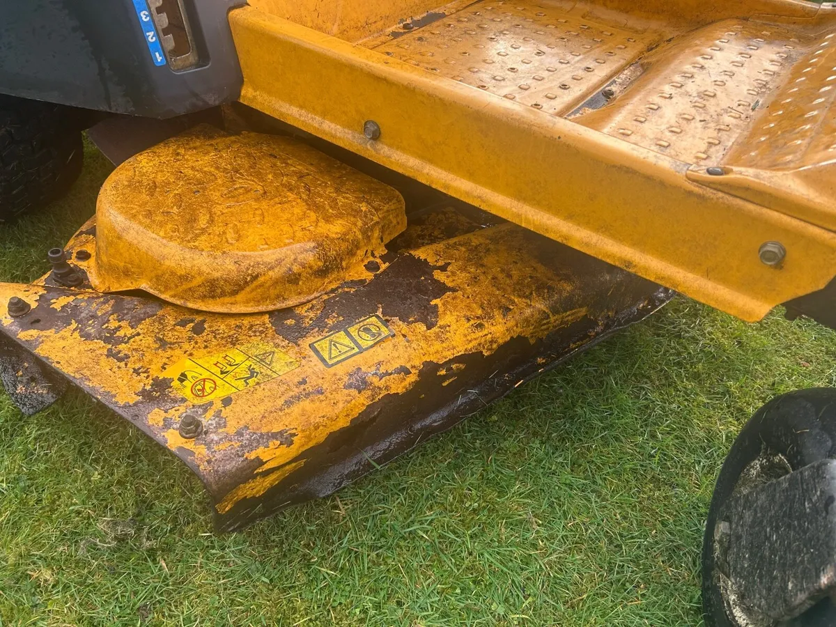 Ride on lawnmower - Image 2