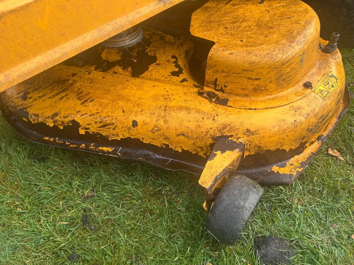 Ride on lawnmower - Image 3