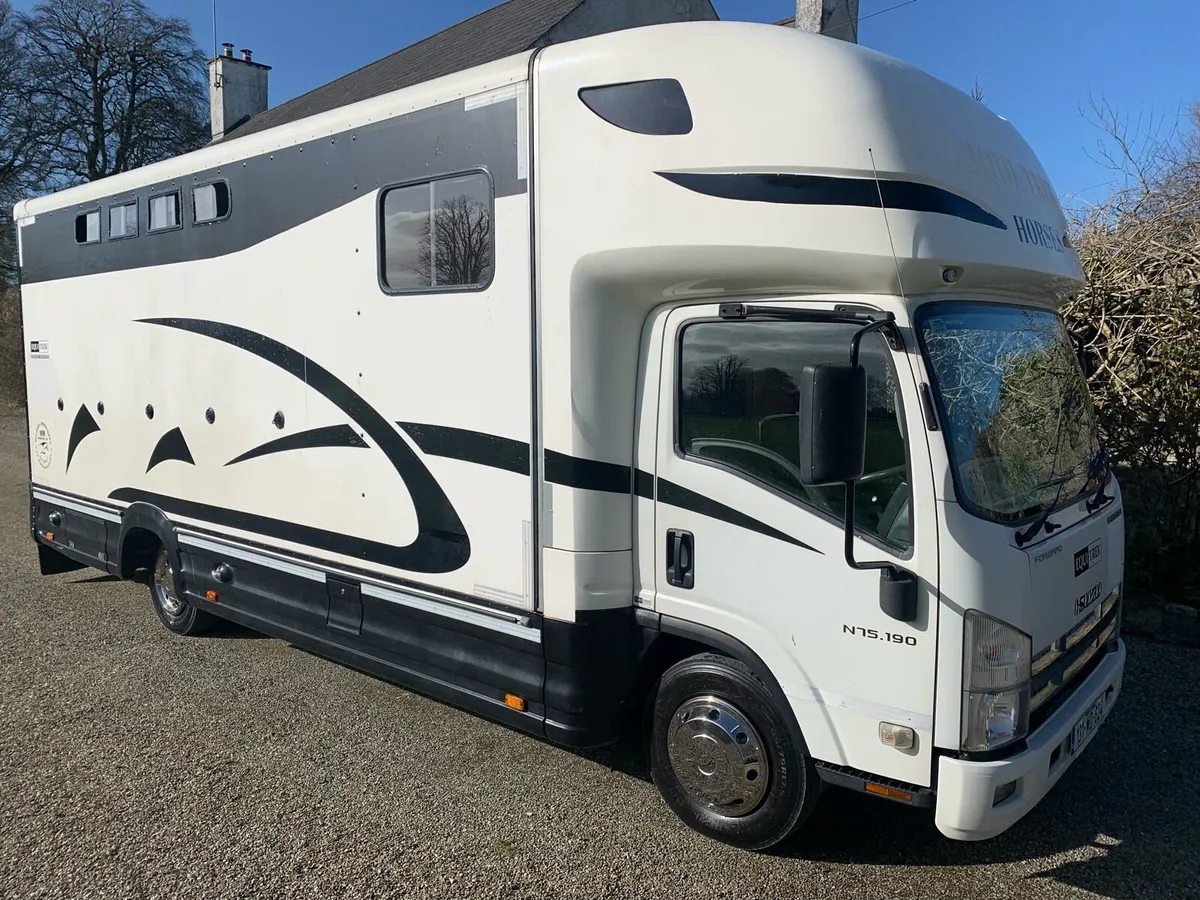 2013 Equitrek 4 /5horse transporter automatic 7.5 - Image 2
