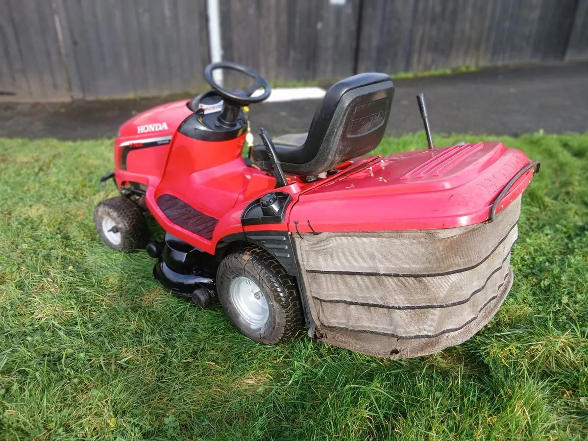 Honda ride on lawnmower - Image 4