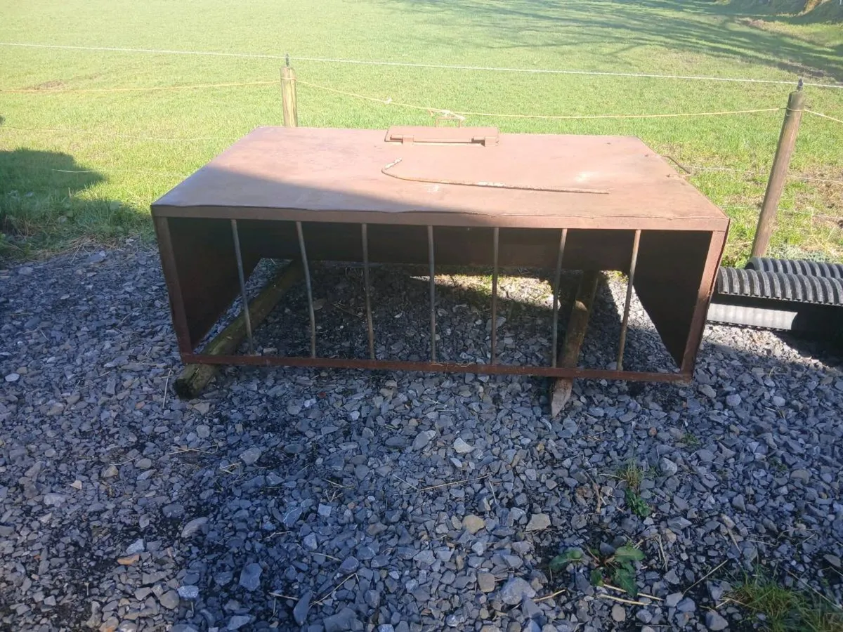 Lamb creep feeder - Image 1