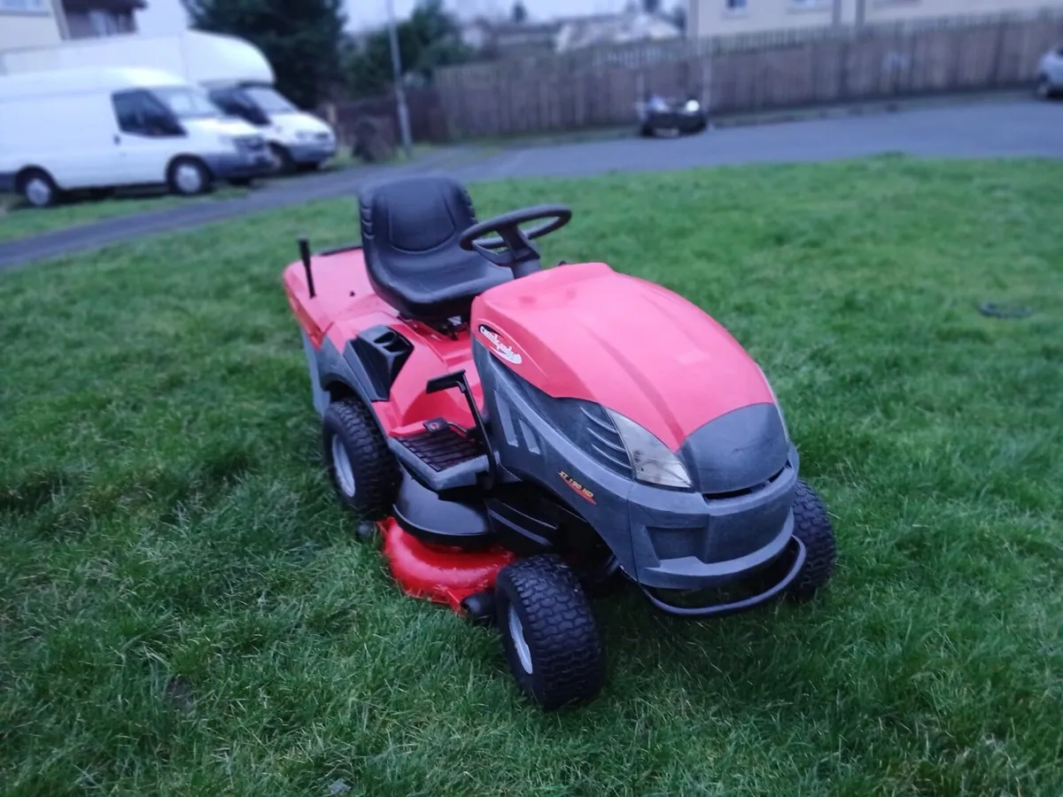 Ride on lawn mower - Image 1