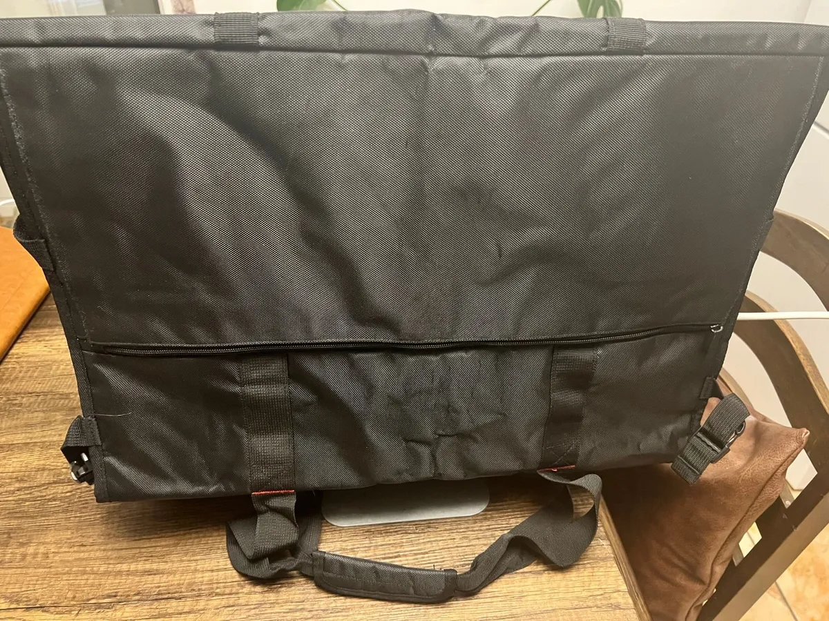 iMac, Late 2013, 21.5 inch with Accessories - Image 3