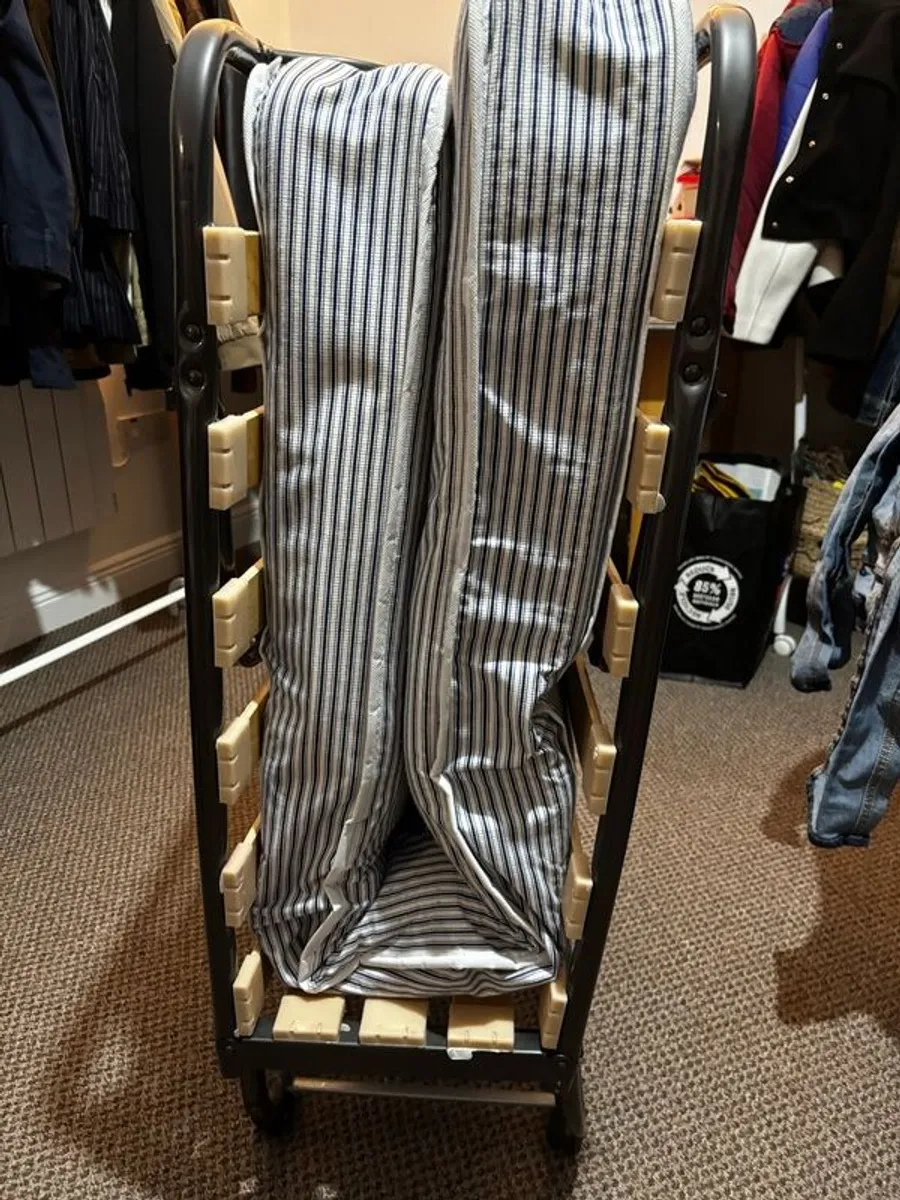 Foldable Single bed with wheels - Image 1