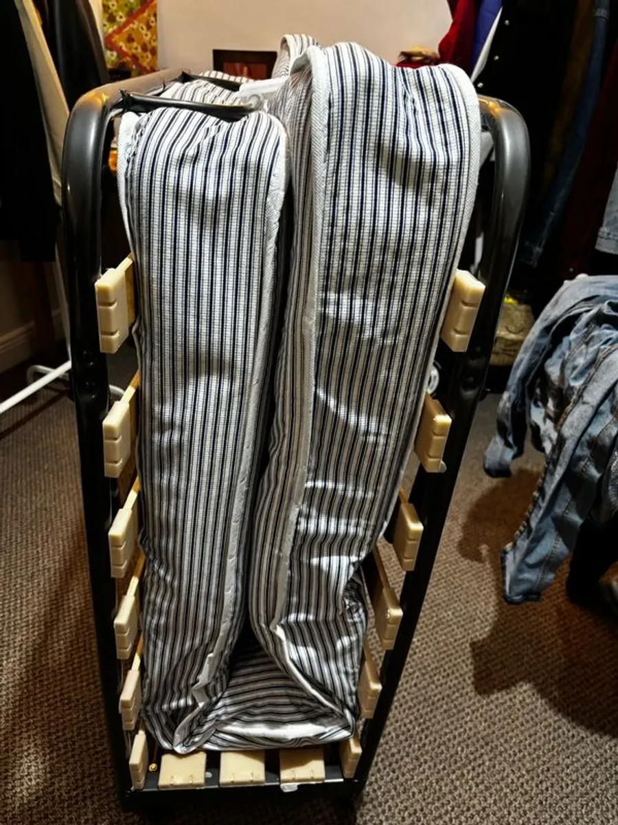 Foldable Single bed with wheels - Image 2