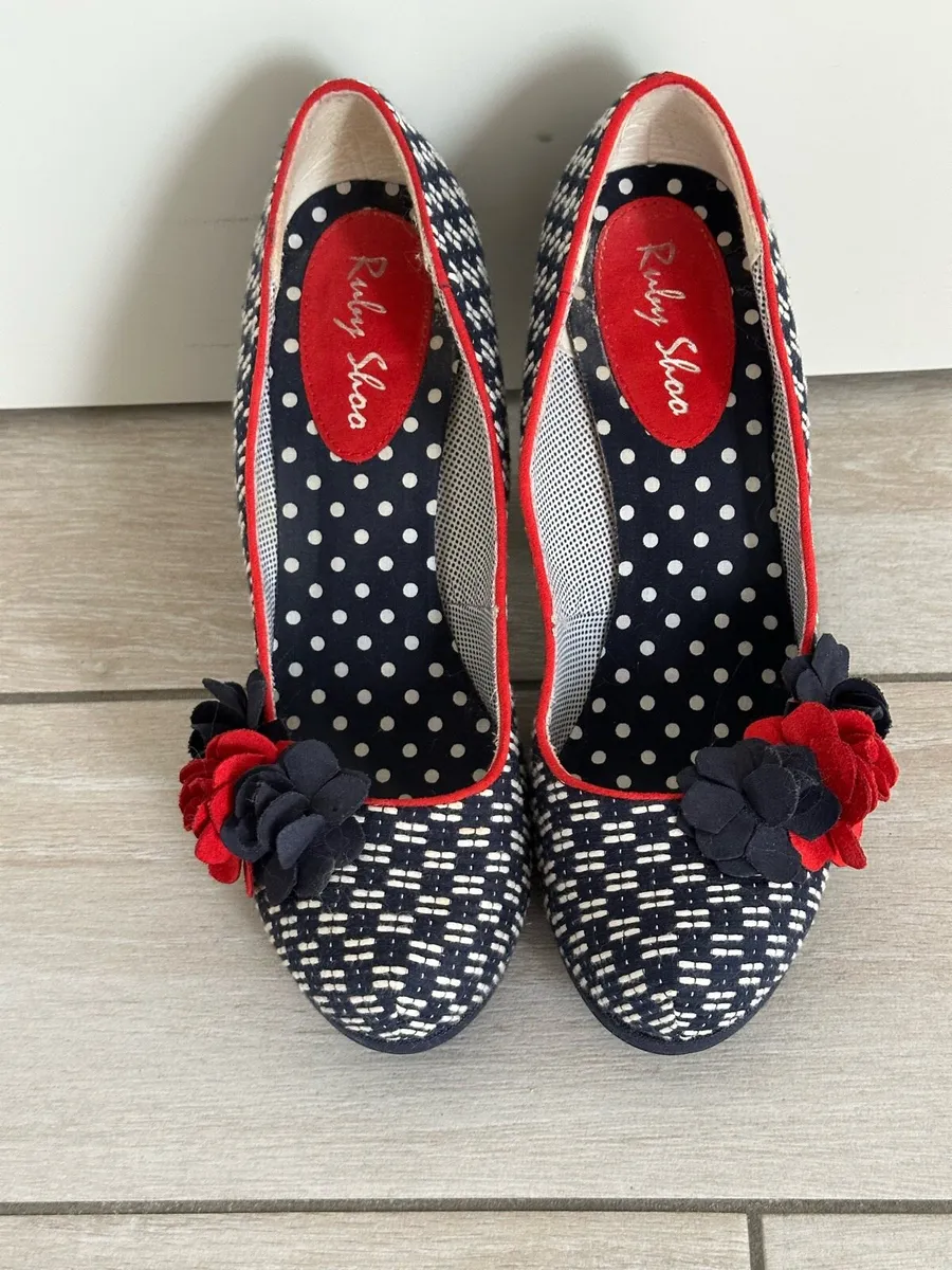 Woman shoes - Image 1